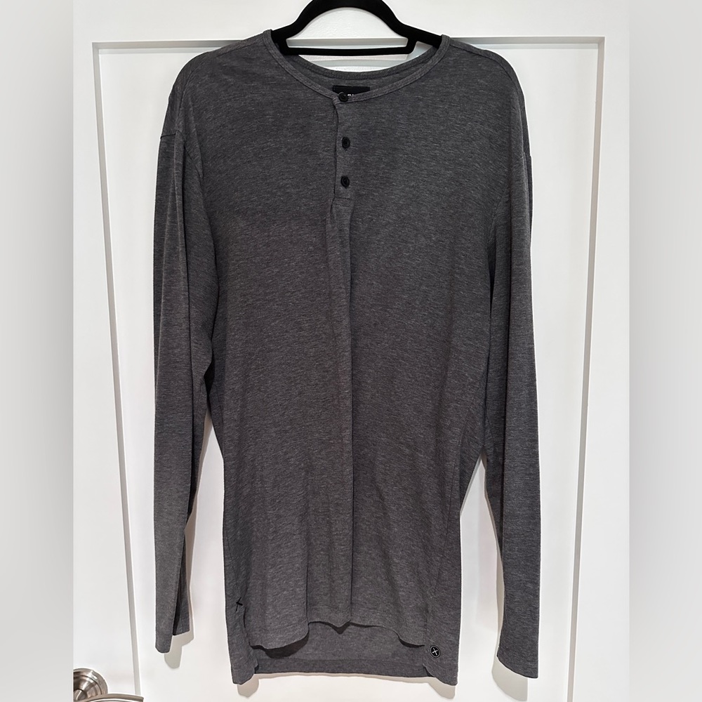 Cuts Clothing | Men’s Long-Sleeve Elongated Henley | Large | Grey